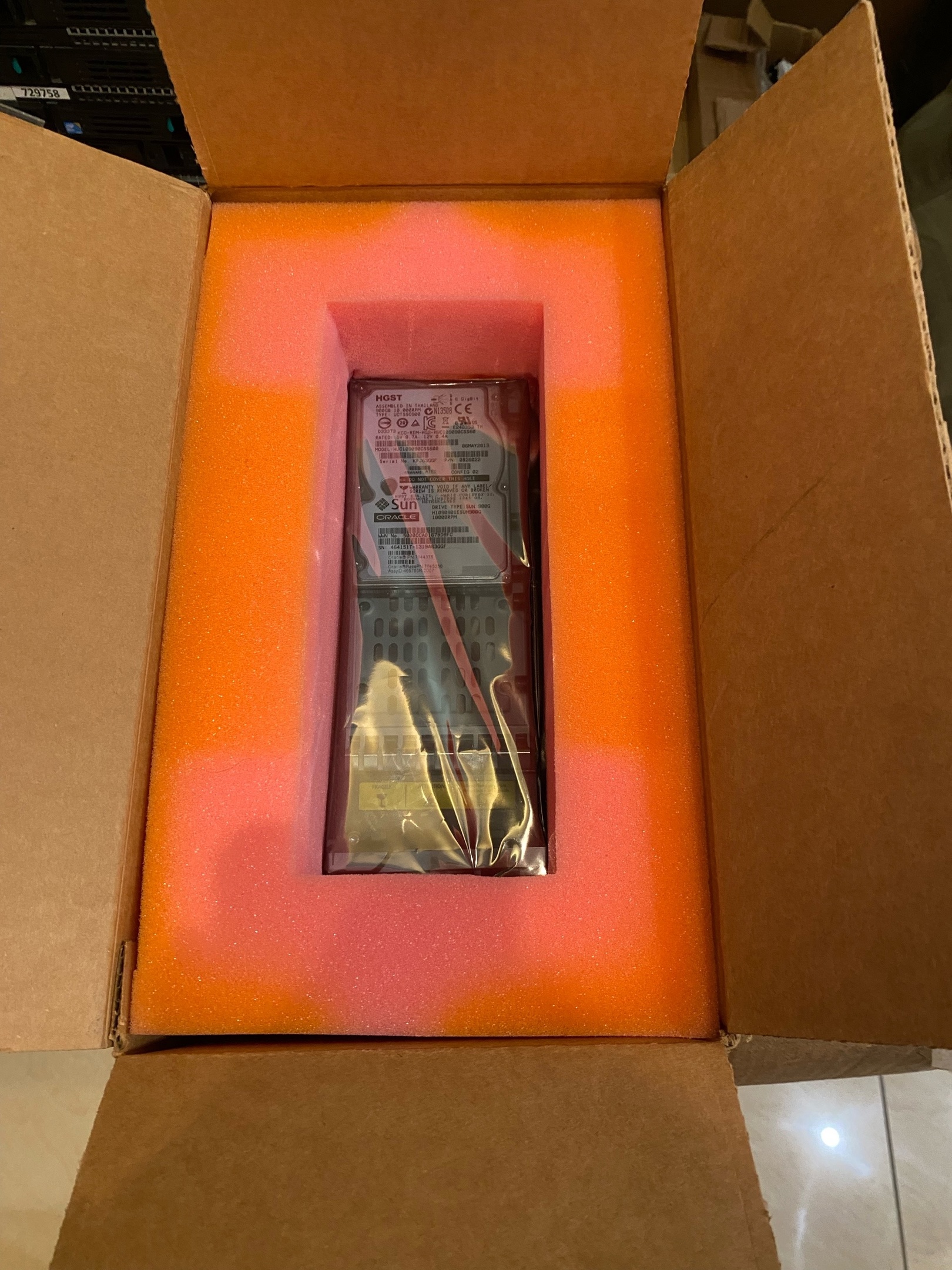 SAS HDD (NEW HGST Sun oracle H109090SESUN900G 900 GB, SAS, 10000 RPM, 2.5", 6 Gb/s 7044376 +Салазки)