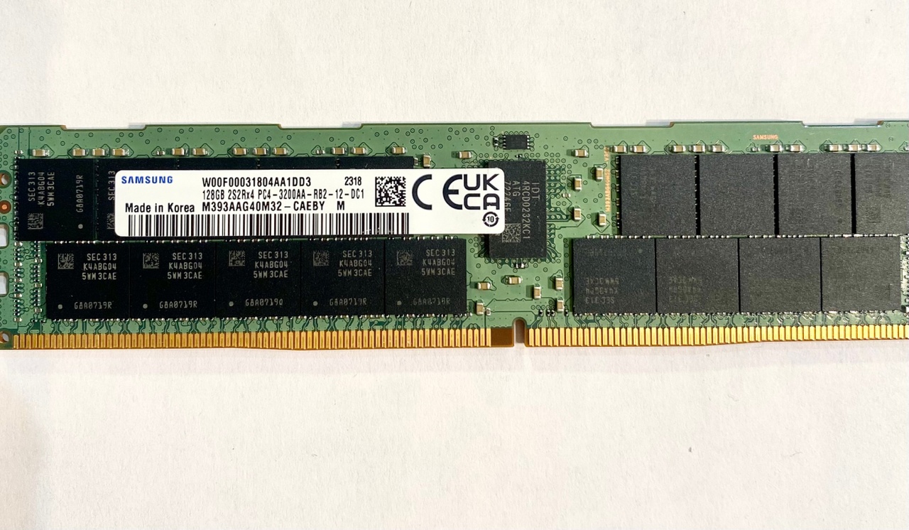 Оперативная память 128 Gb REG (Samsung M393AAG40M32-CAECO 128GB (1x128GB), DDR4-3200, RDIMM, ECC Reg, 4Rx4)